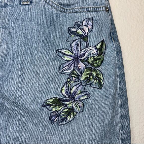 Loft Jean Denim mini skirt Women's Size 4 Blue Medium Wash Flower Embroidery y2k - Picture 7 of 13